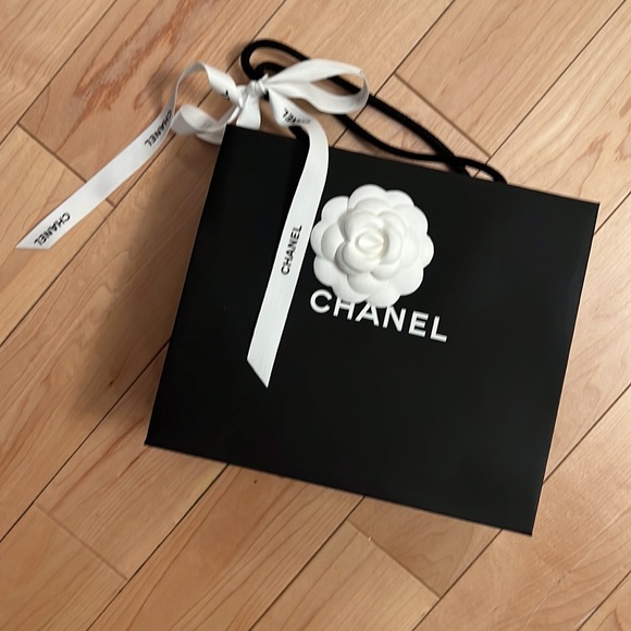 Chanel Shopping Paper Bag with White Camilla Flower and ribbon 8.5”x7.5”x3.5” - Picture 4 of 4